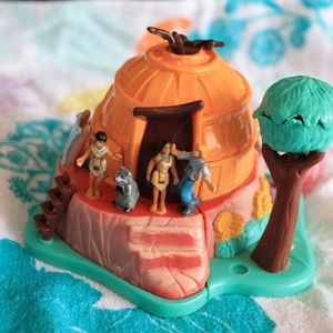 VINTAGE 1995 Disney Pocahontas Polly Pocket Home